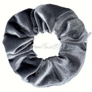 Gray Velvet Stash Scrunchie with Hidden Zipper Pocket – Hair Wristband Accessory